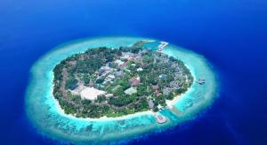Aeriel view of Bandos Island resort and spa maldives cheap hotel